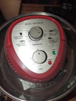 (DR) BIG BOSS 16 QUART OIL-LESS FRYER, RED, RETAIL PRICE $75, APPEARS TO BE USED, WHAT YOU SEE IN
