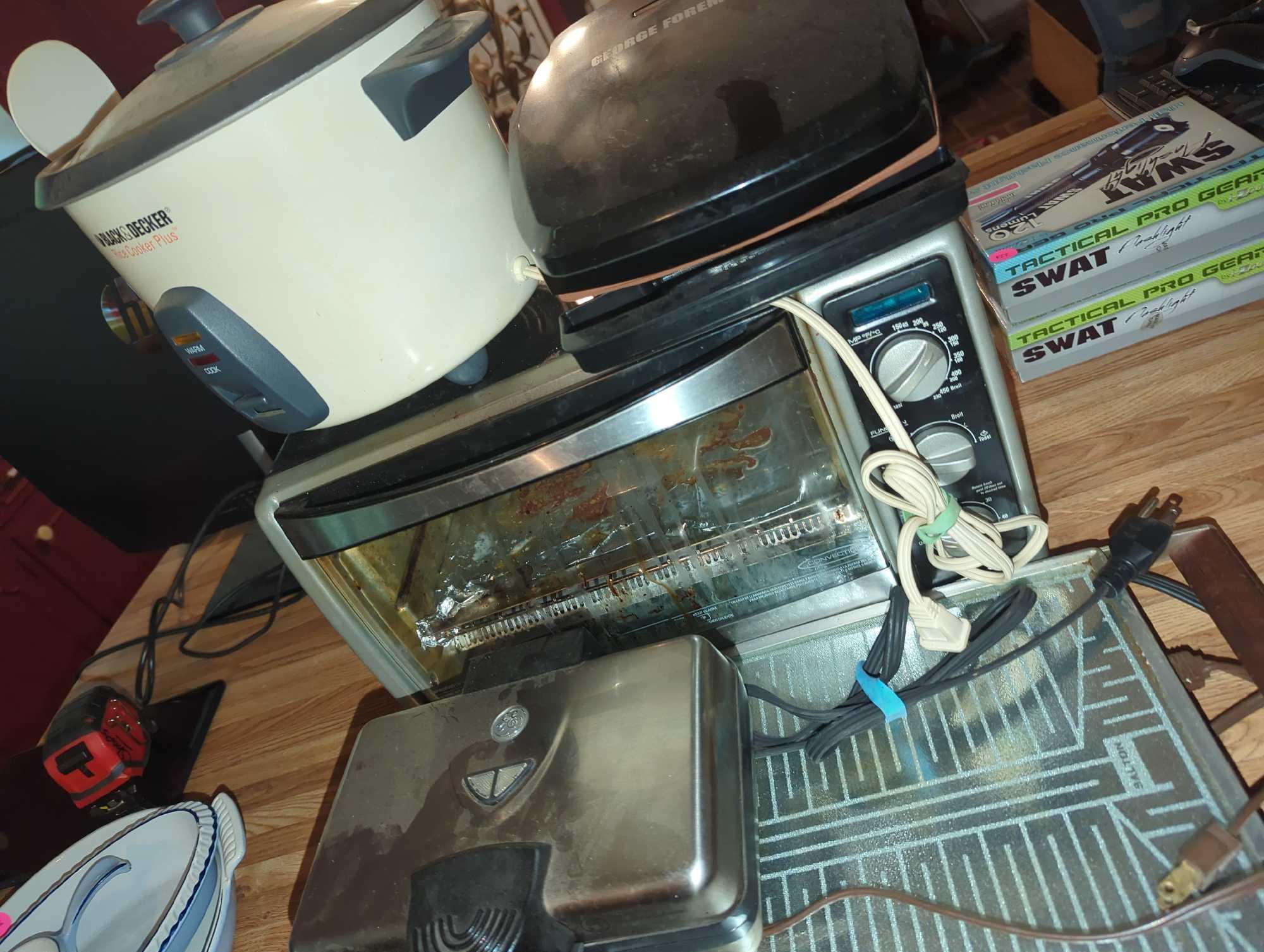 (DR) LOT OF ASSORTED (KIT)CHEN ITEMS INCLUDING GE WAFFLE MAKER, BLACK AND DECKER RICE COOKER PLUS,