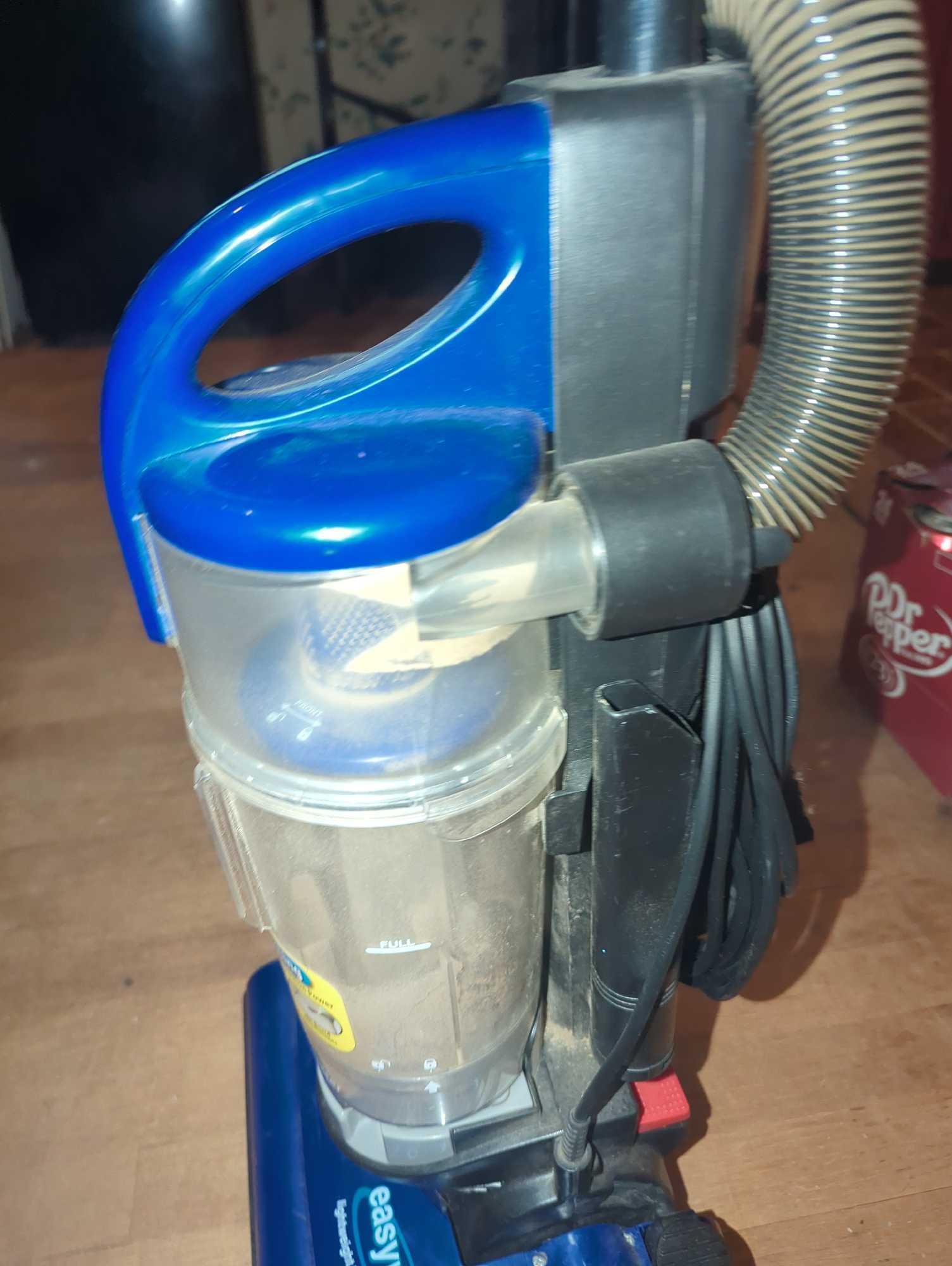 (DR) BISSELL EASY VAC? LIGHTWEIGHT UPRIGHT VACUUM, MODEL 3130-H, RETAIL PRICE $40, APPEARS TO BE
