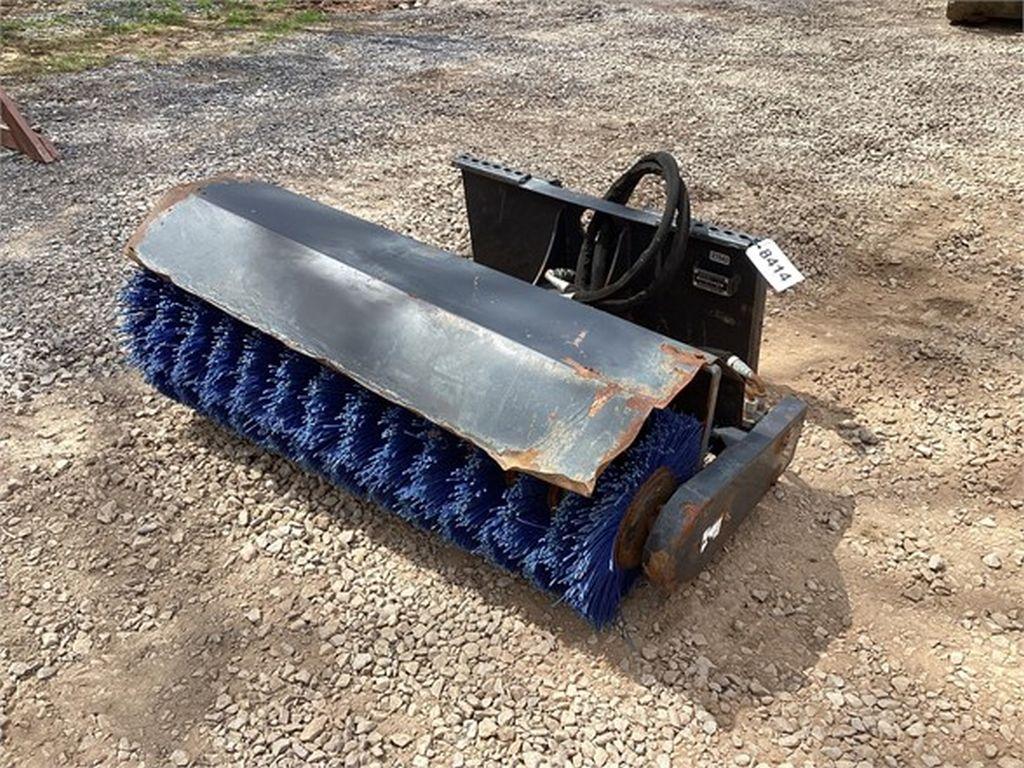 2014 BOBCAT MT SERIES SWEEPER