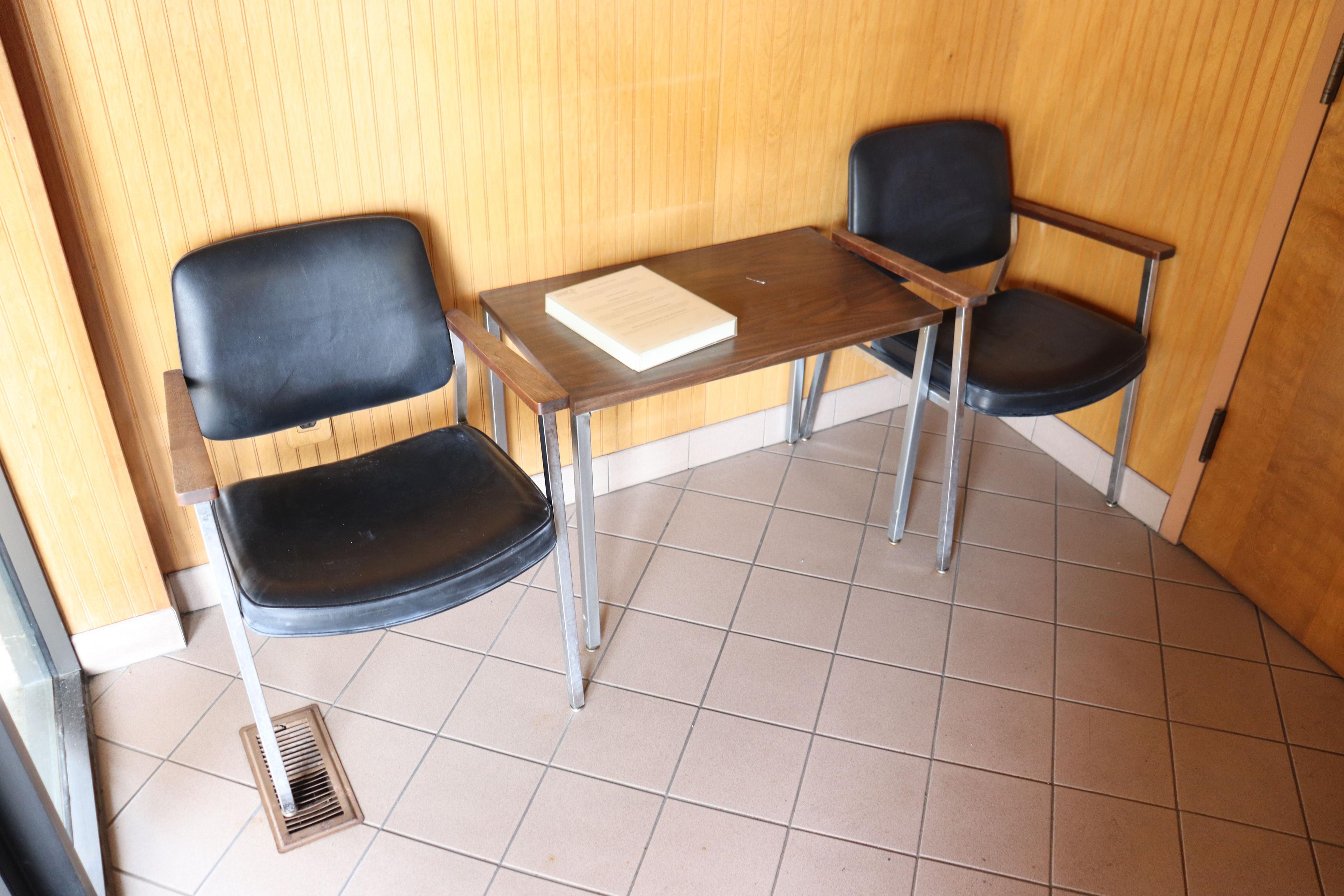 desk, lobby chairs