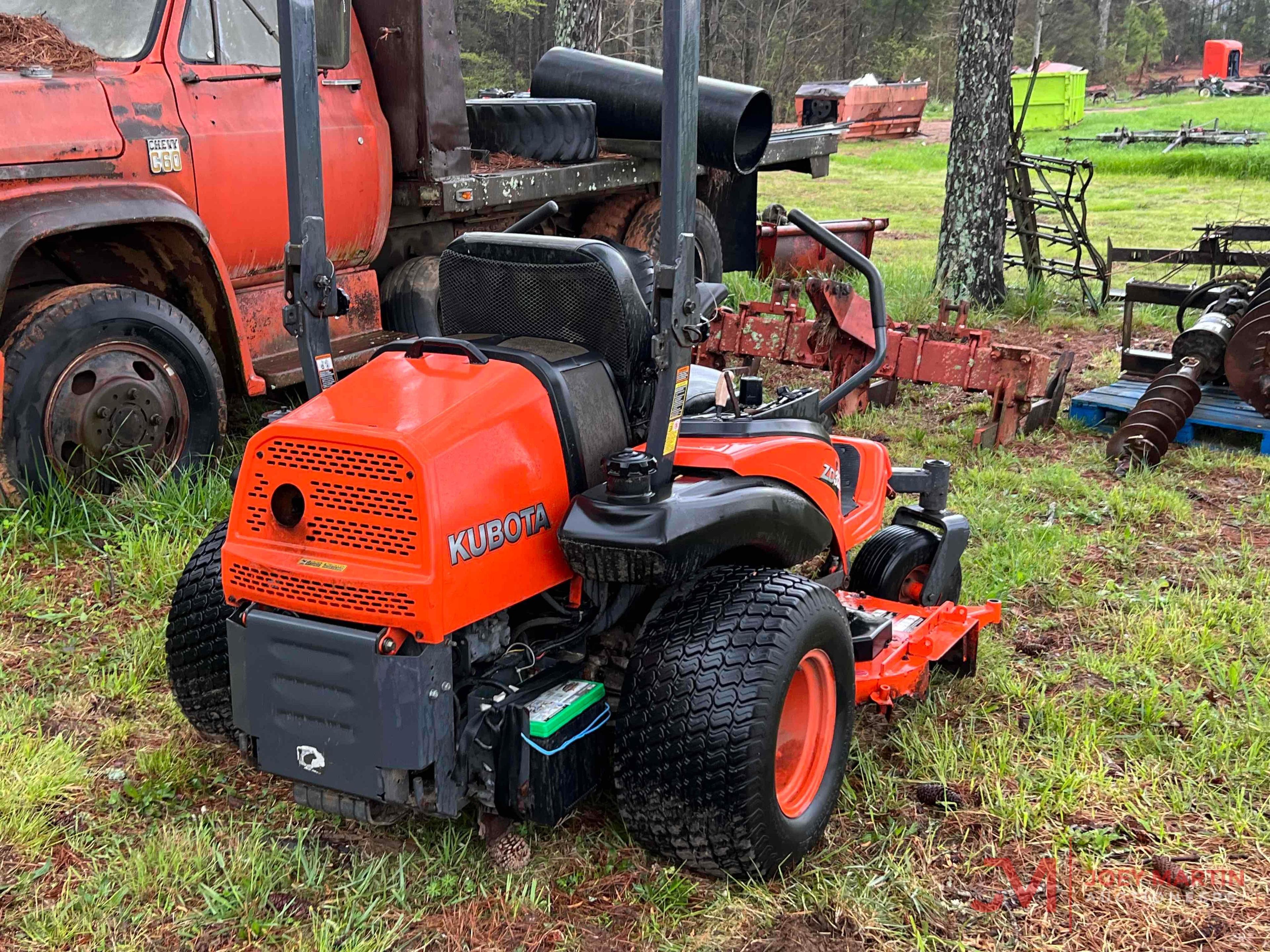 KUBOTA ZD326 ZERO TURN LAWN MOWER