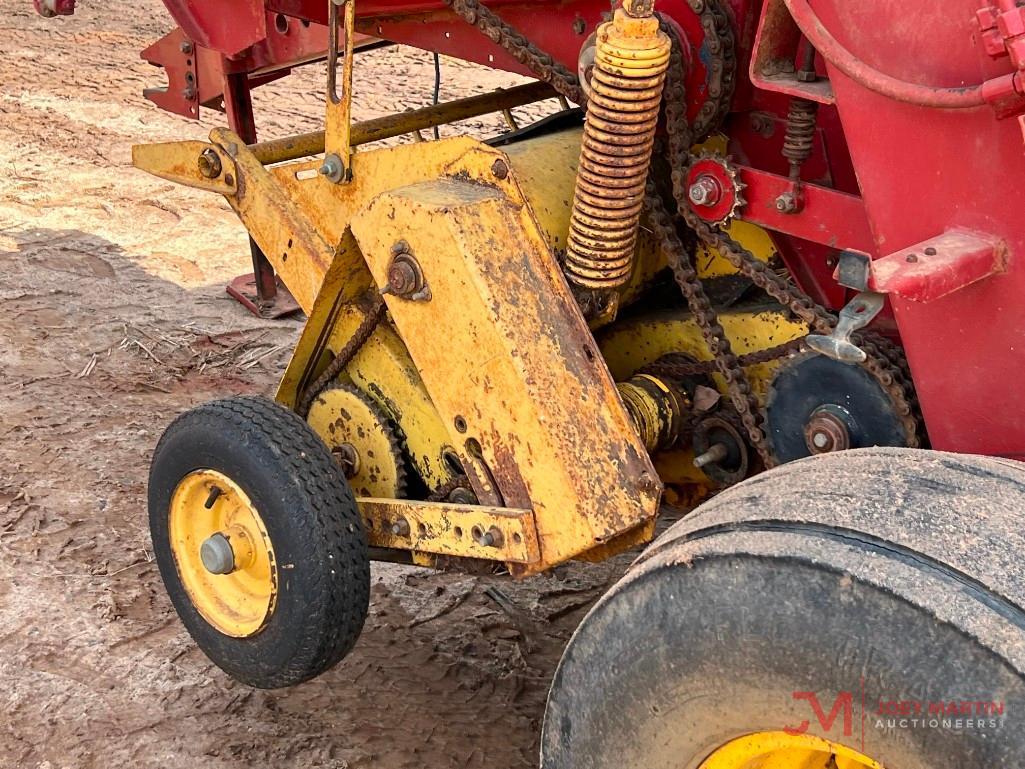 NEW HOLLAND 650 ROUND BALER