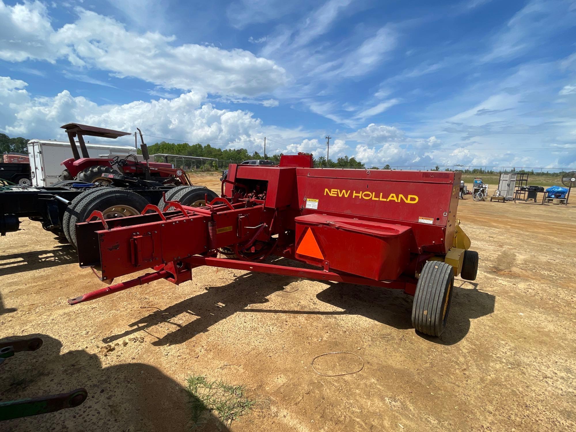 256 - NEW HOLLAND 575 HAY BALER