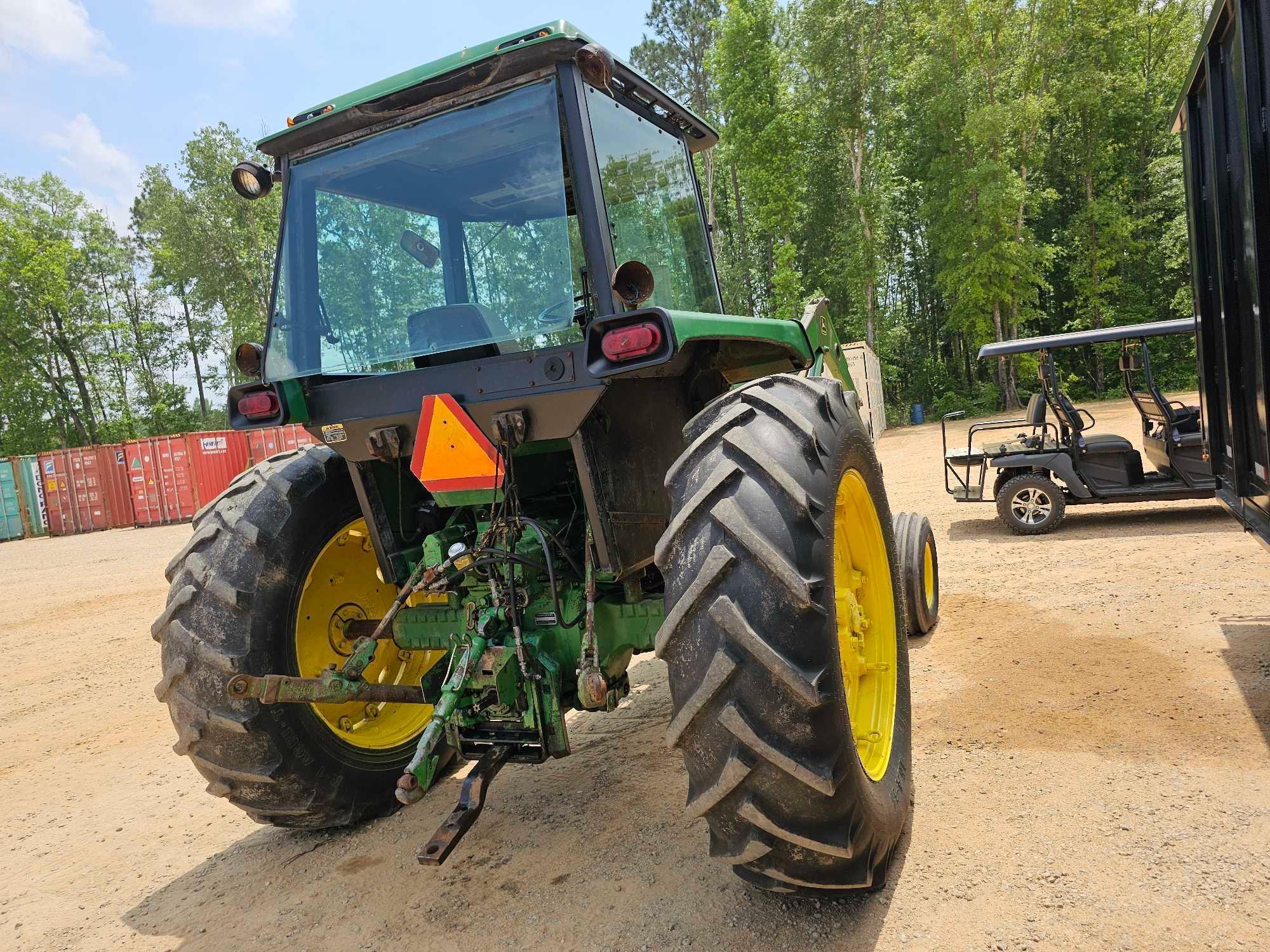 602 - JOHN DEERE 4240 2WD