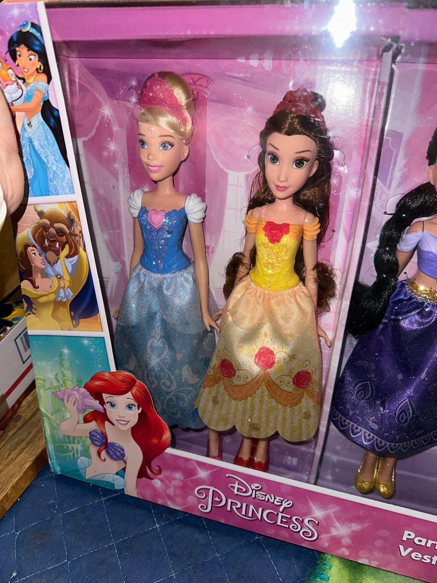 NIB Disney Princess party Dress Pack 7 Dolls