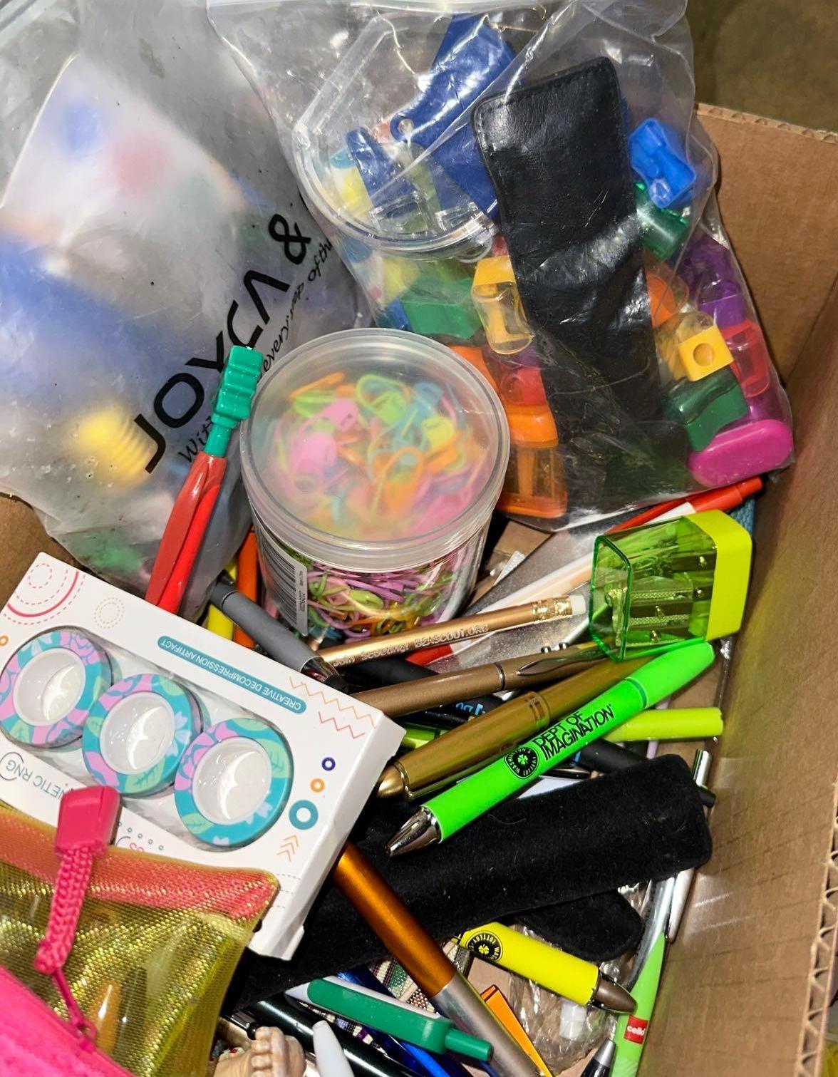 Office/ School Supplies/ Coloring supplies