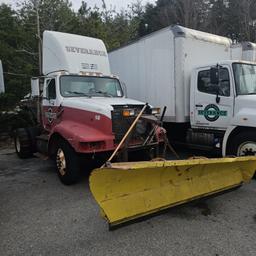 1995 International with plow and sander