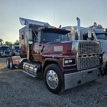 1987 Ford LTL9000 Tractor