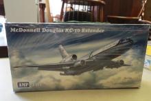 AMP Mcodonnell Douglas KC-10 Extender Model Kit