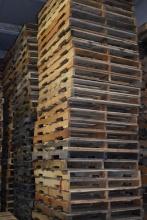 ROW WITH FIVE COLUMNS OF WOODEN PALLETS, 40" x 48",