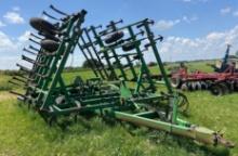 John Deere 980 fold down field cultivator