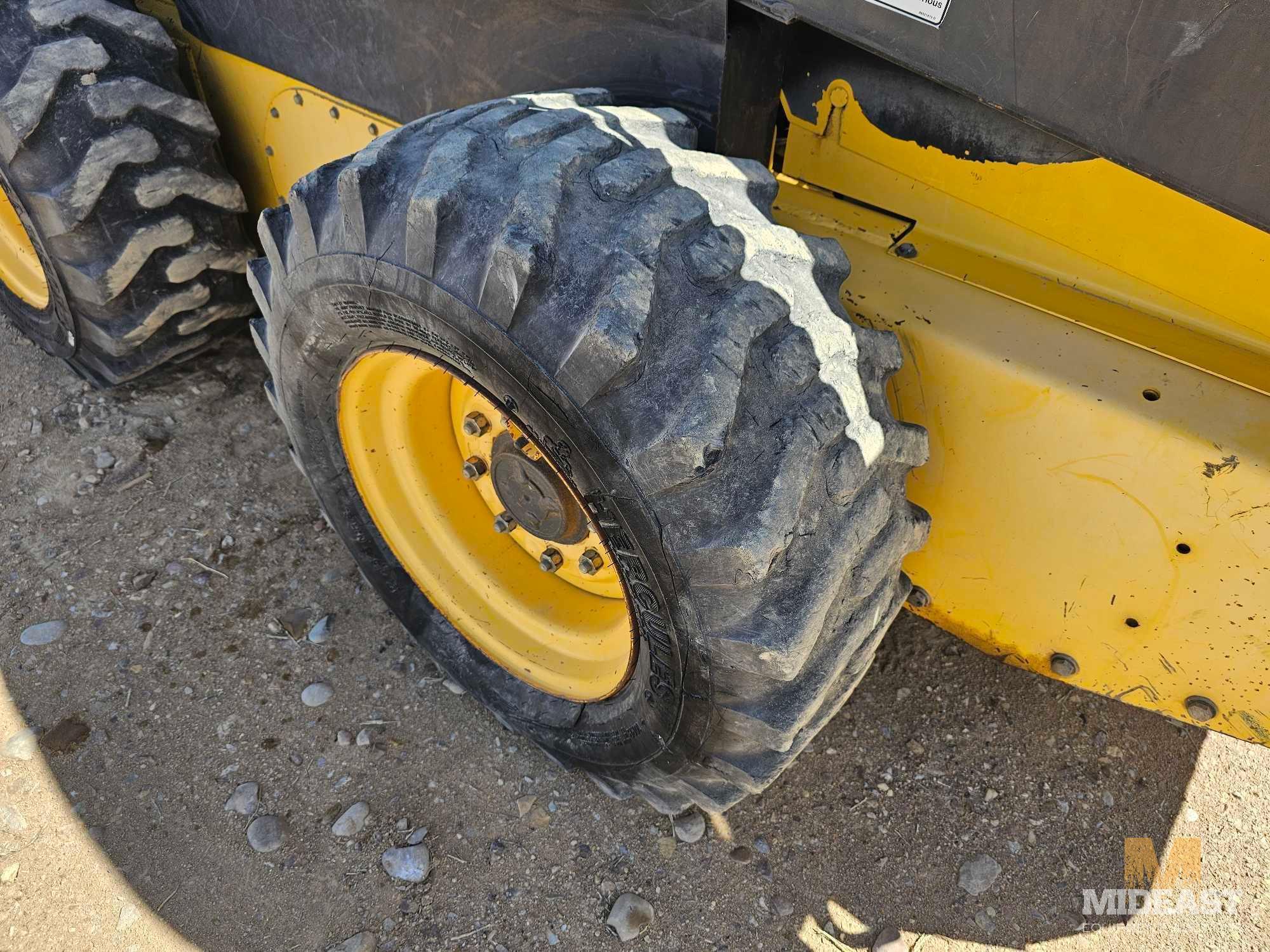 New Holland L185 Skidsteer