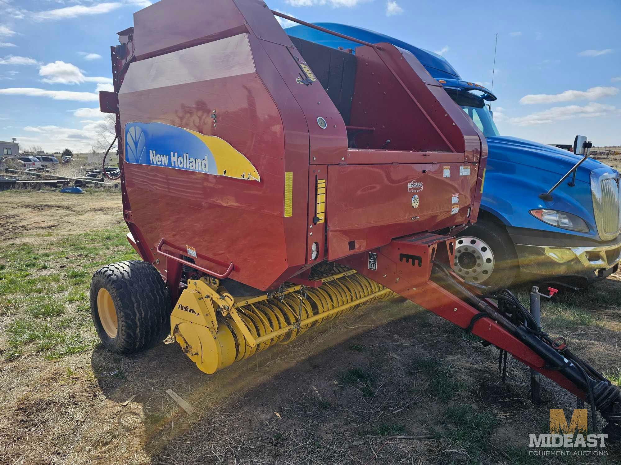 New Holland Bailer