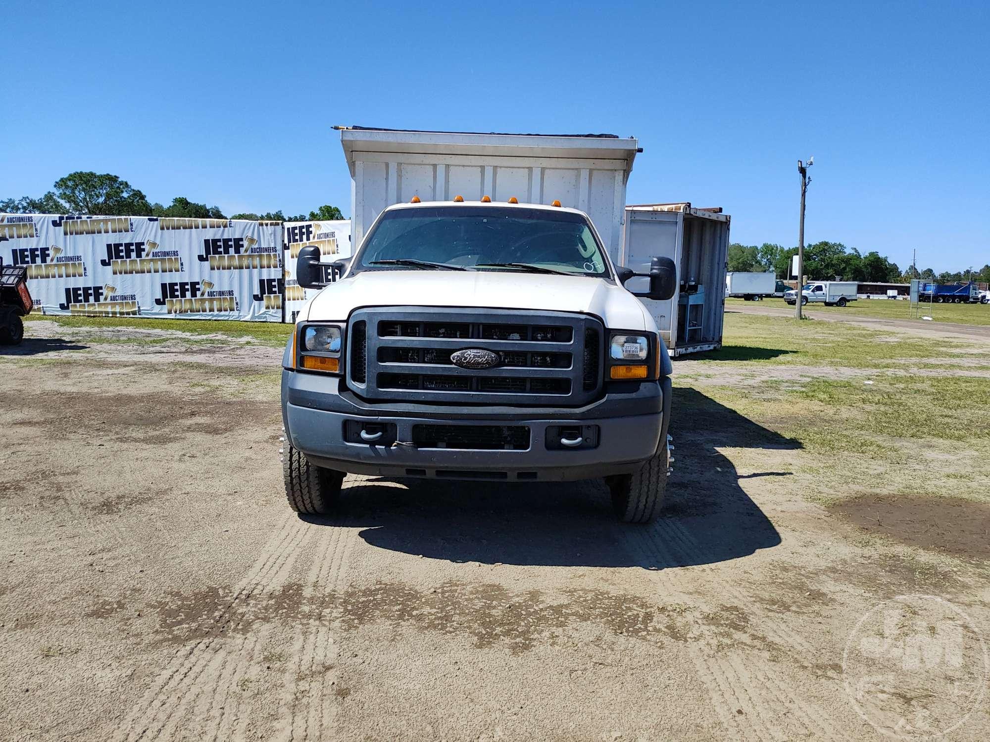 2007 FORD F-450 SINGLE AXLE DUMP TRUCK VIN: 1FDXF46P87EB35020