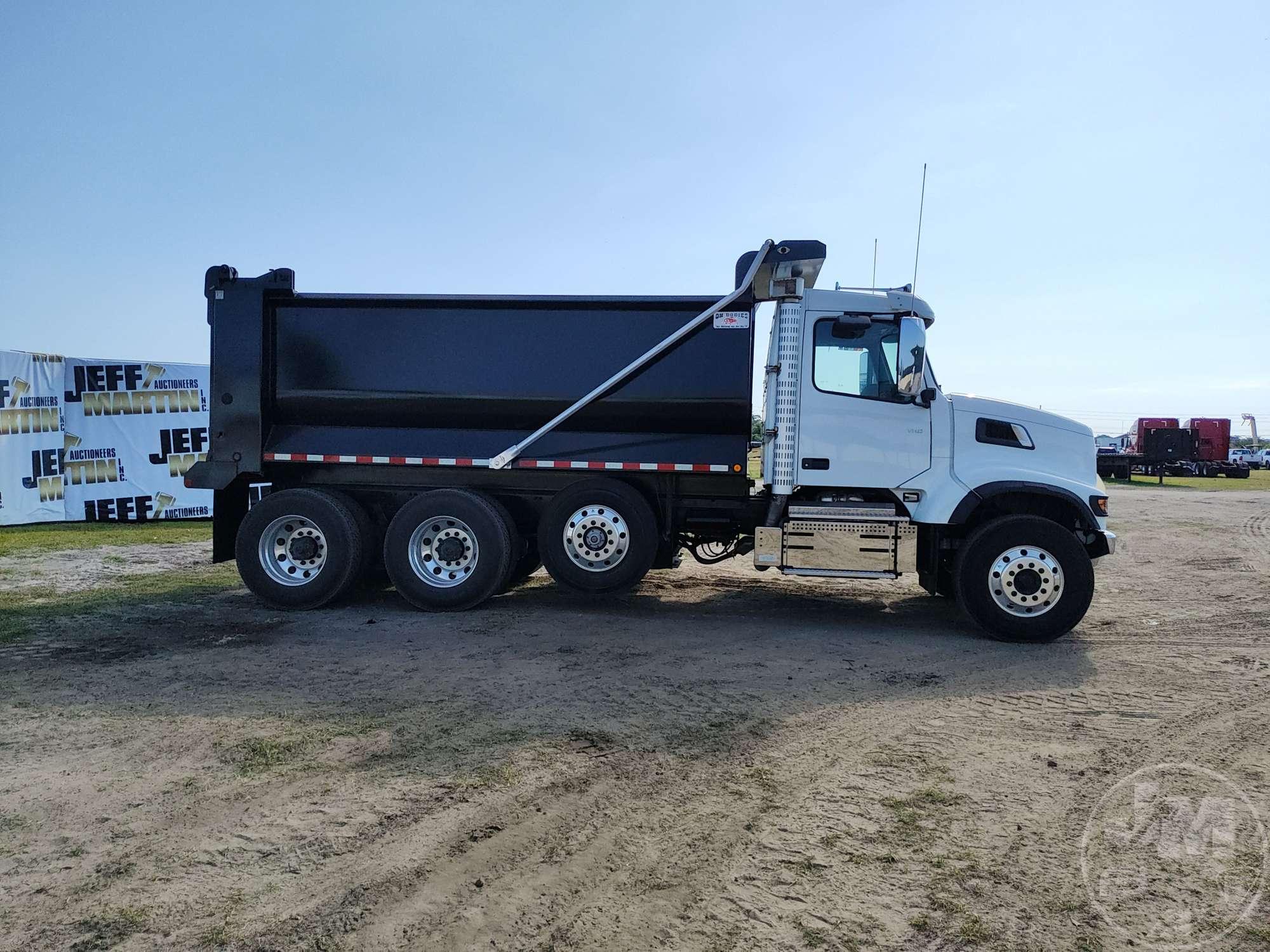 2023 VOLVO TRUCK VHD TRI-AXLE DUMP TRUCK VIN: 4V5KG9EJ4PN620132