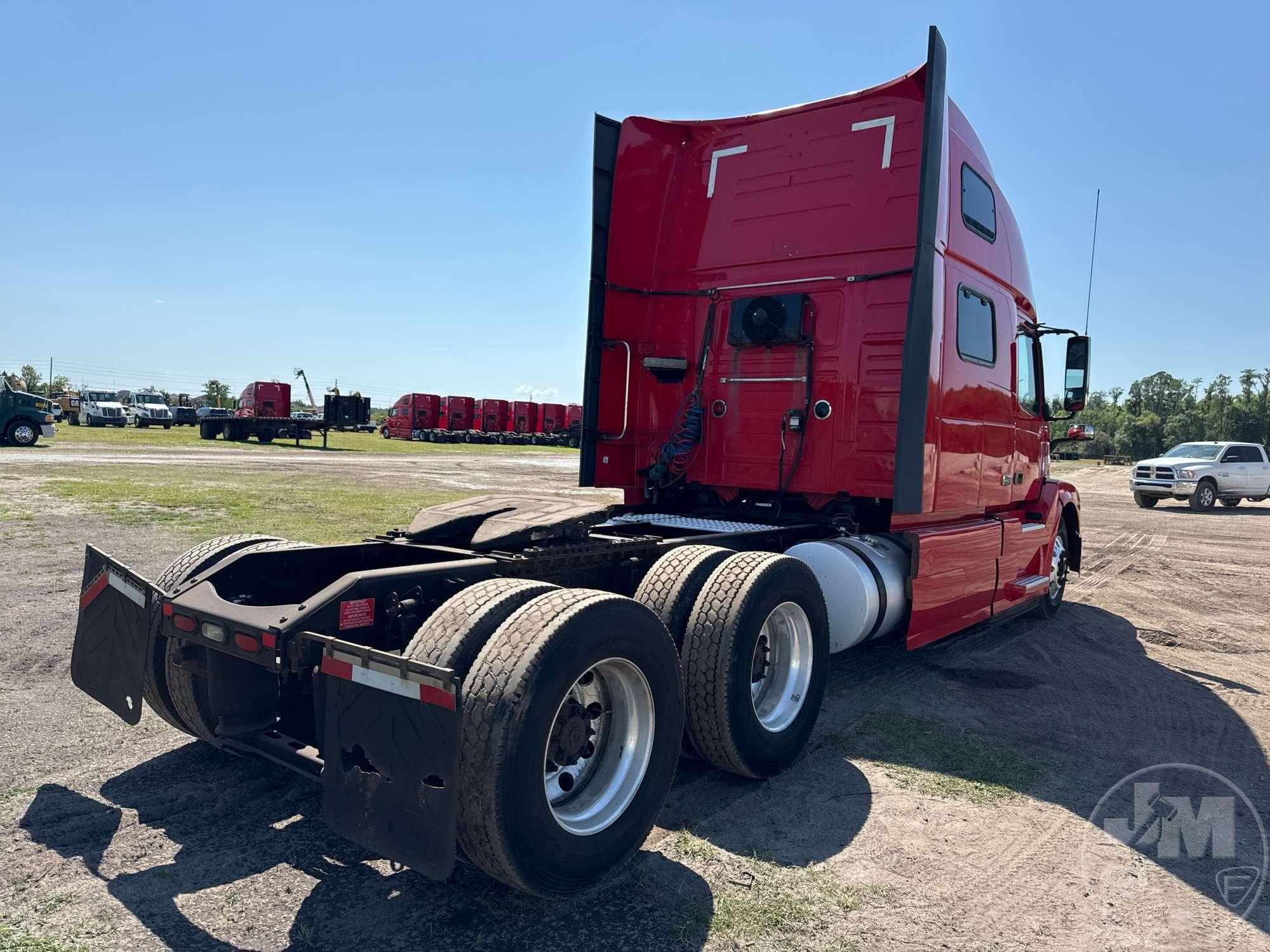 2017 VOLVO TRUCK VNL 780 TANDEM AXLE TRUCK TRACTOR VIN: 4V4NC9EH8HN976692