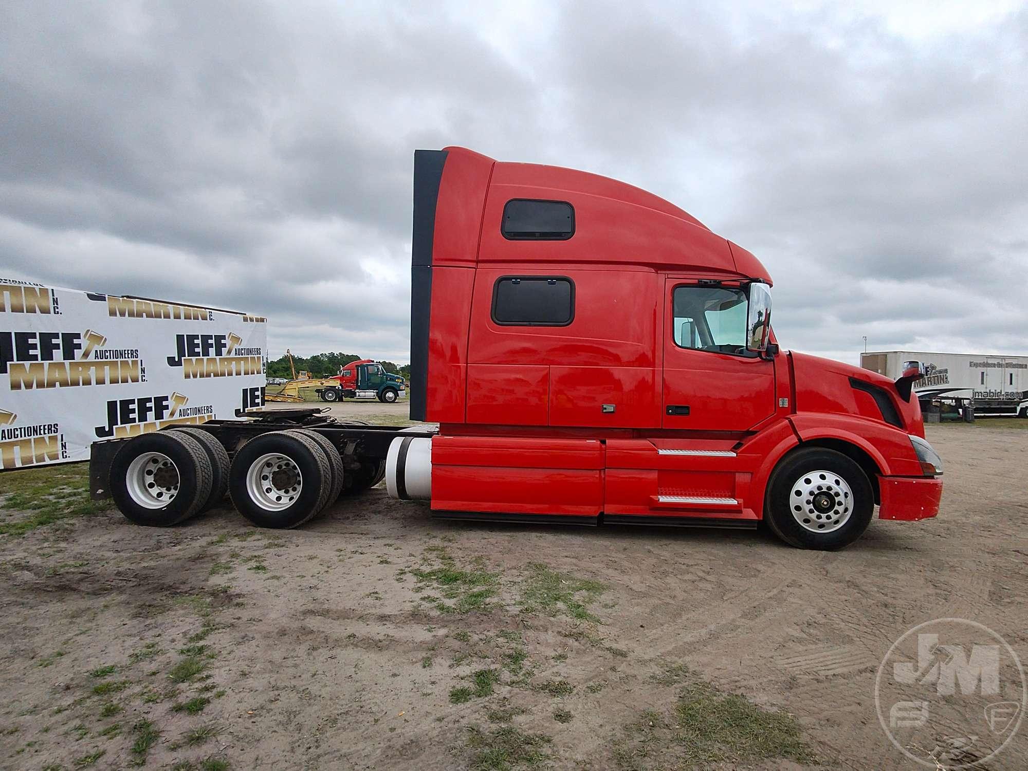 2017 VOLVO TRUCK VNL 780 TANDEM AXLE TRUCK TRACTOR VIN: 4V4NC9EH5HN976519