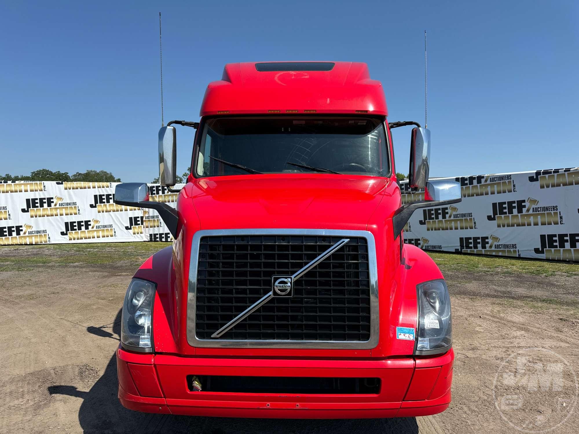 2017 VOLVO TRUCK VNL 780 TANDEM AXLE TRUCK TRACTOR VIN: 4V4NC9EH8HN976692