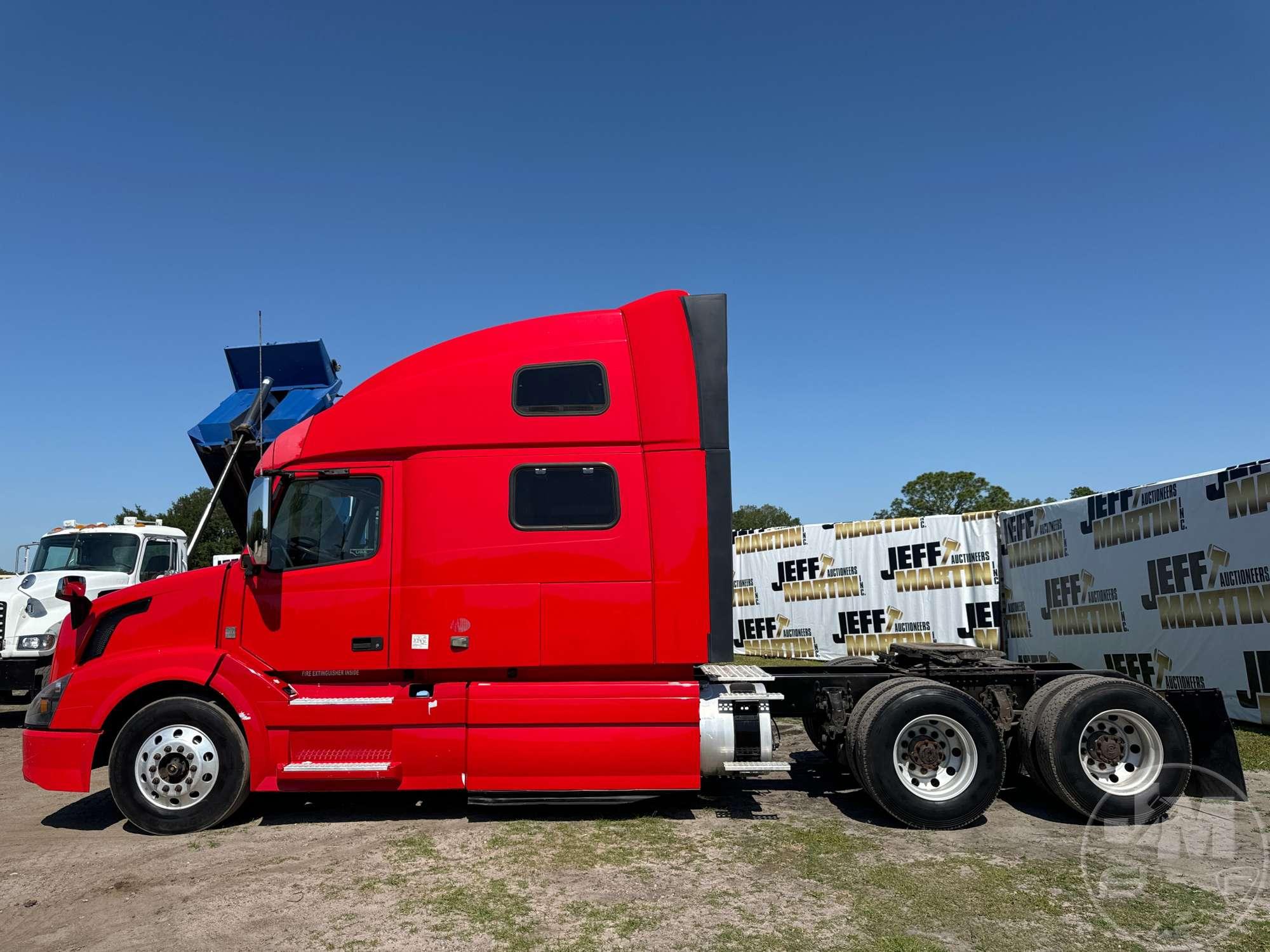 2017 VOLVO TRUCK VNL 780 TANDEM AXLE TRUCK TRACTOR VIN: 4V4NC9EH1HN976520