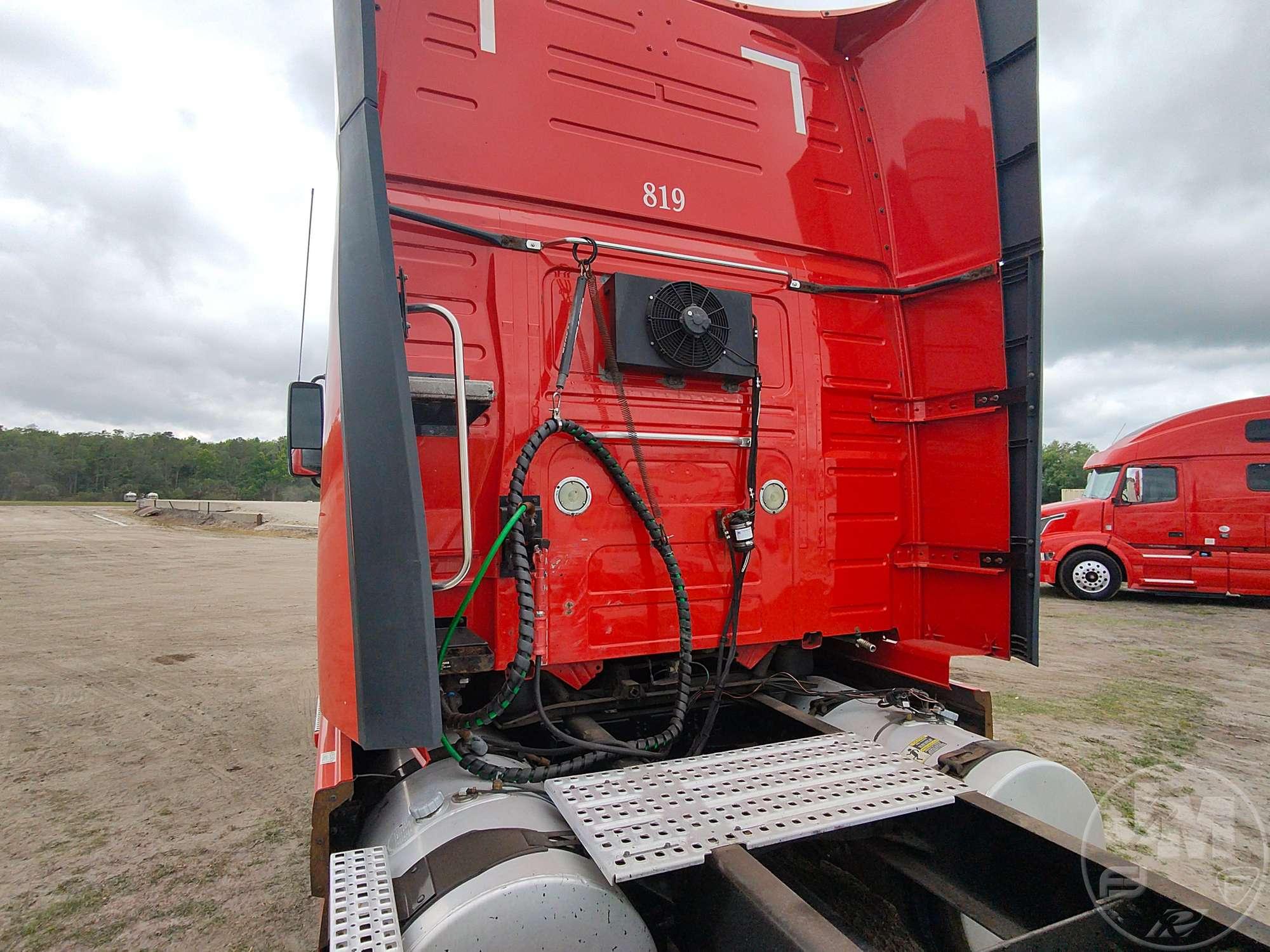 2017 VOLVO TRUCK VNL 780 TANDEM AXLE TRUCK TRACTOR VIN: 4V4NC9EH5HN976519