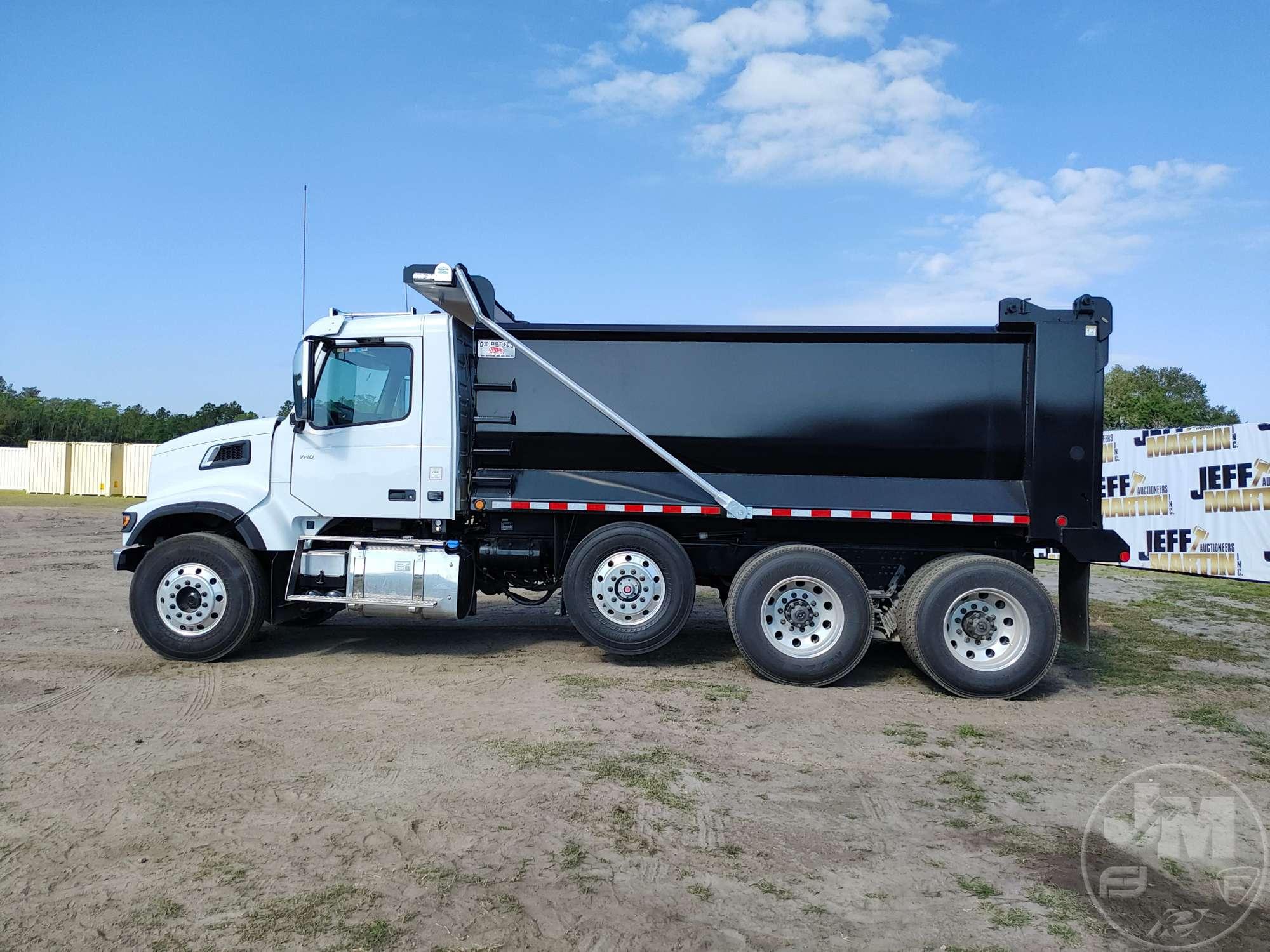 2023 VOLVO TRUCK VHD TRI-AXLE DUMP TRUCK VIN: 4V5KG9EJ4PN620132