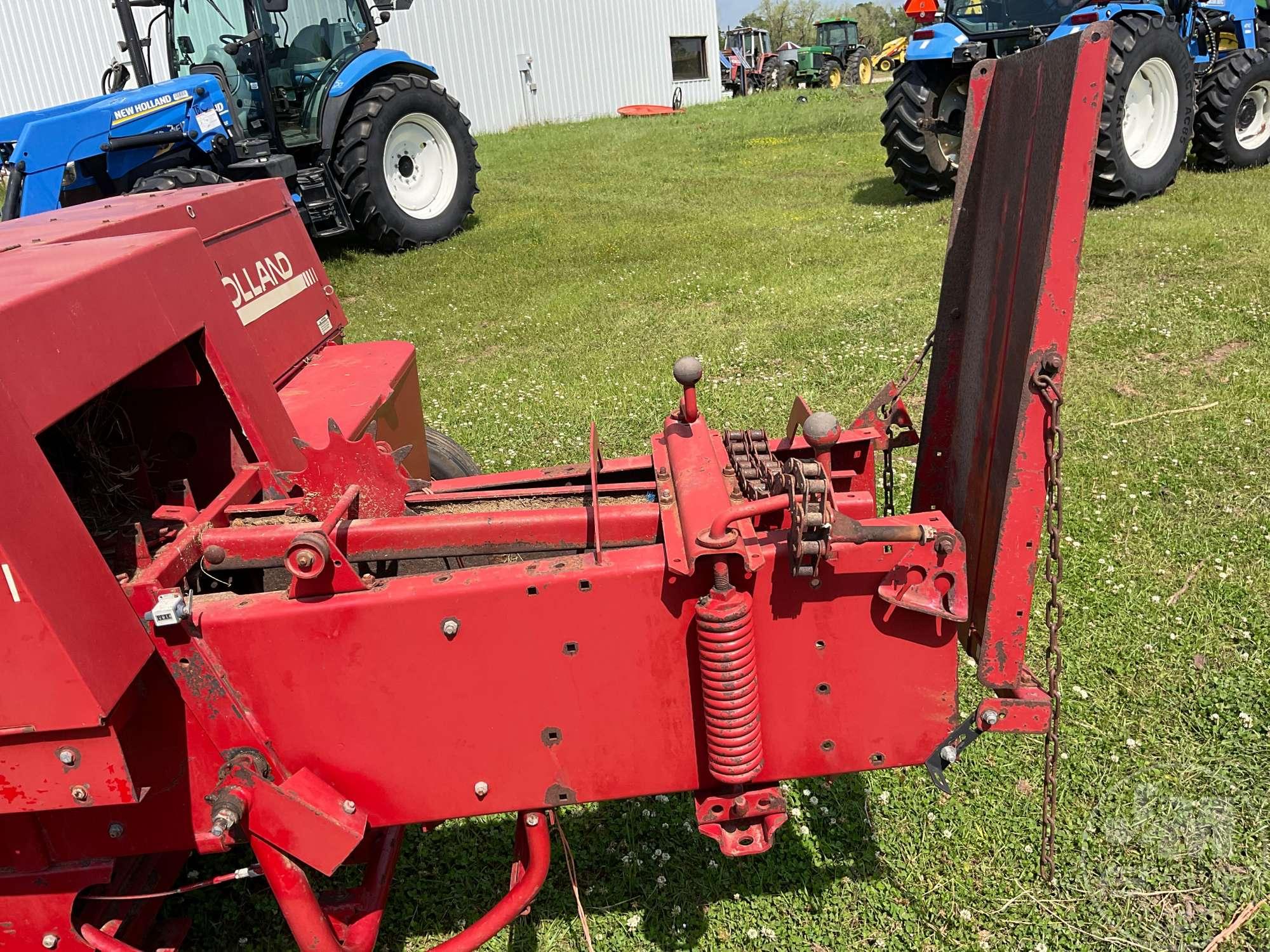 NEW HOLLAND  SQUARE BALER 565 SN: 791516