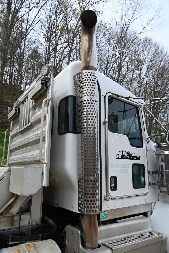 2016 Kenworth T800 Truck