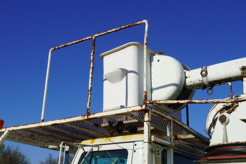 2001 International 4700 Series Bucket Truck