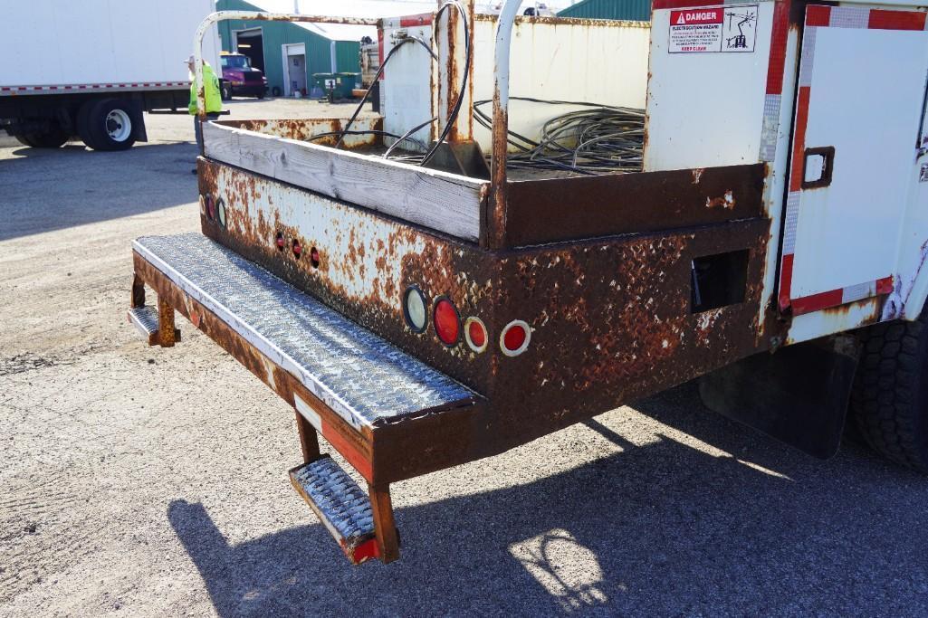 2001 International 4700 Series Bucket Truck