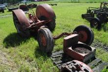 LA' Case tractor for parts, missing motor and some tin work