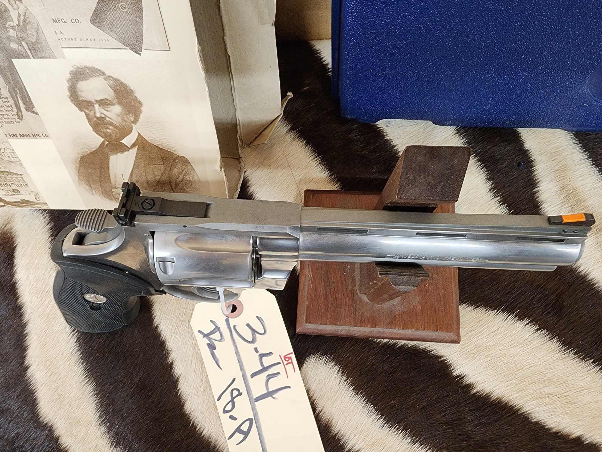 Colt Anaconda. 44 Mag Revolver