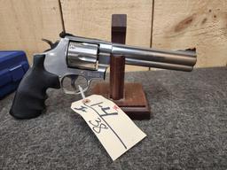 Smith & Wesson Model 629 Classic 44 Mag Revolver
