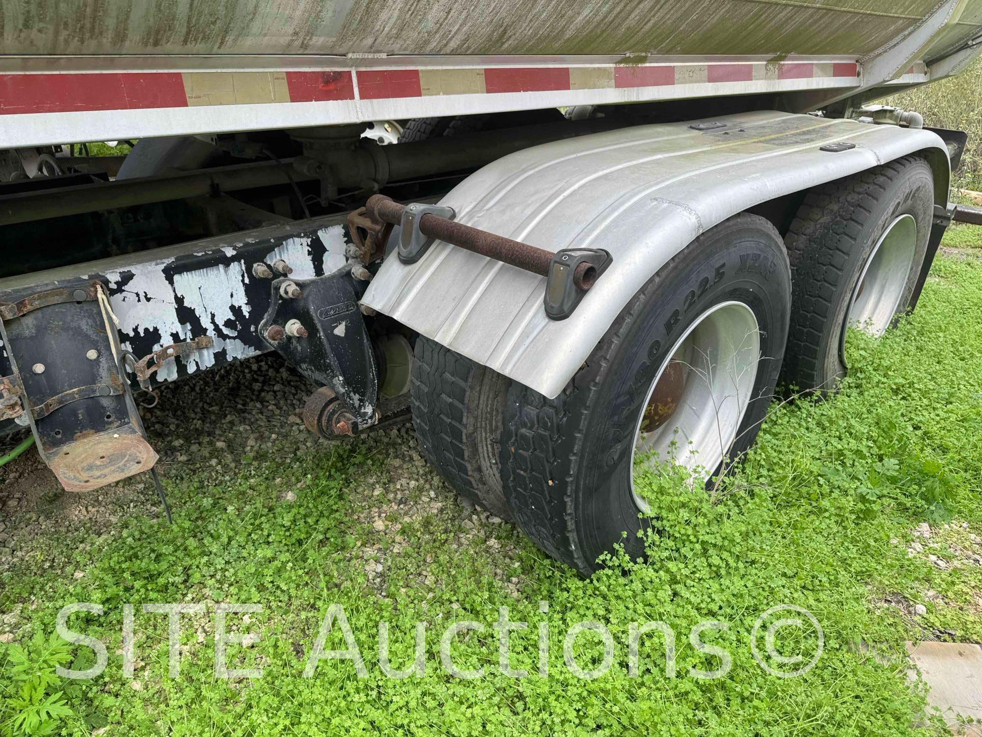2003 Freightliner Columbia T/A Fuel Truck