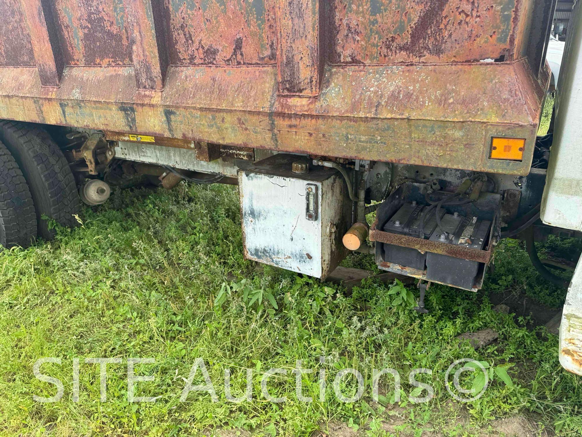 1996 Ford F700 S/A Dump Truck