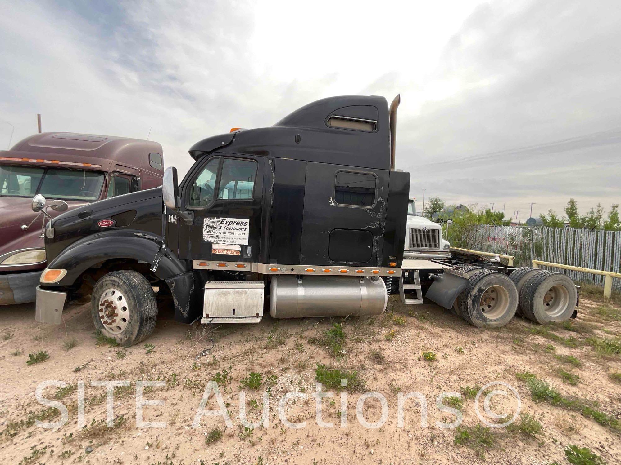 2005 Peterbilt 387 T/A Sleeper Truck Tractor