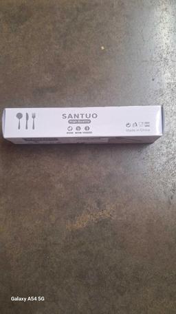 SANTUO 12-piece Dinner Knives, Serrated 18/10 Stainless Steel Steak Knife Set, $18.99 MSRP