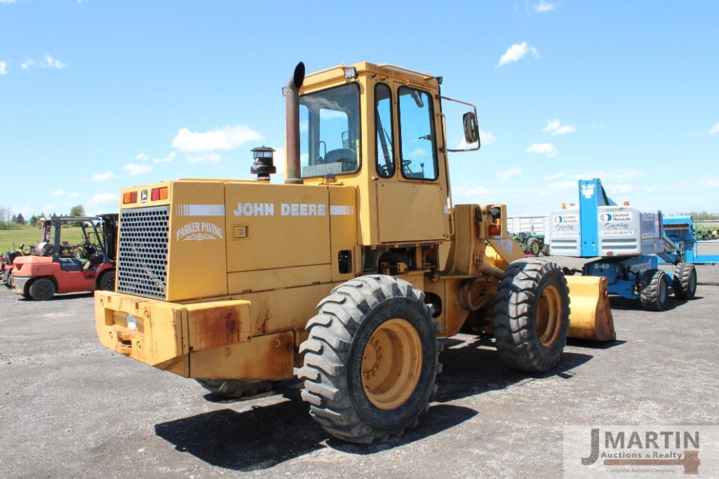 JD 444E payloader