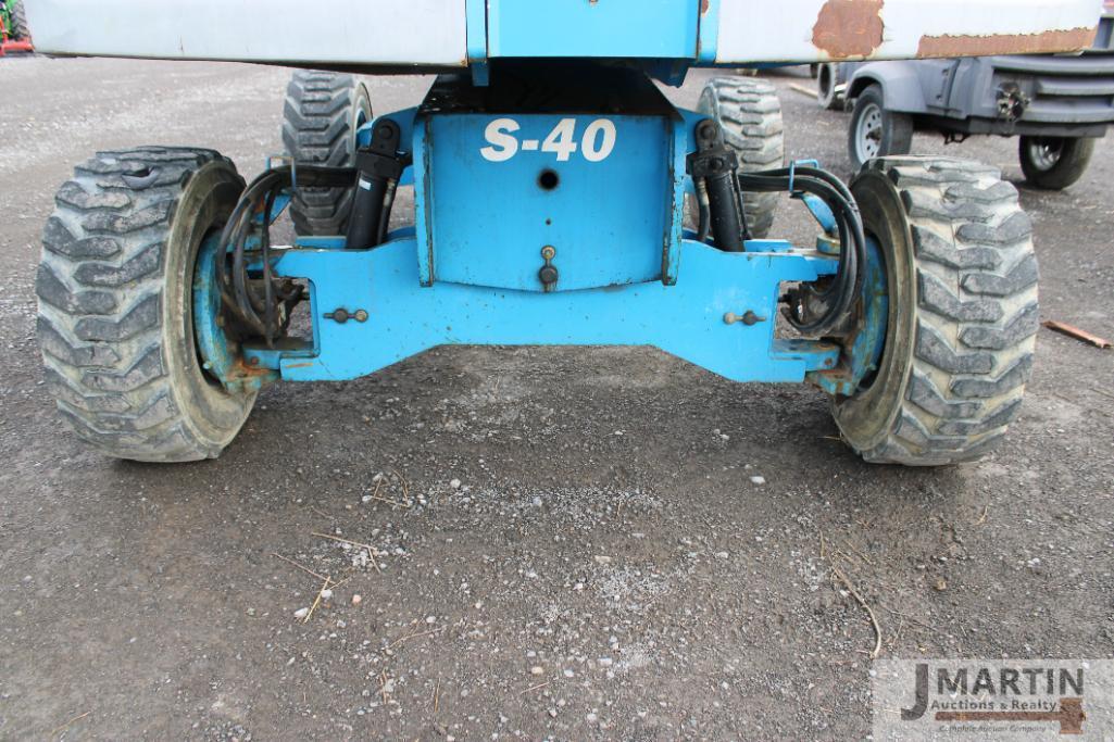 2013 Genie S-40 telescopic man lift