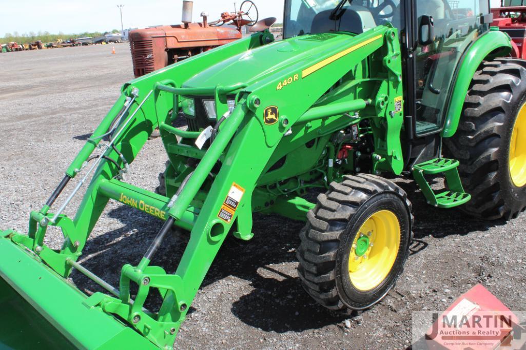 2022 JD 4052R tractor w/ 440R loader
