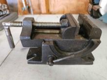 SMALL MACHINEST VISE