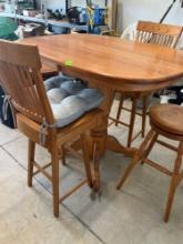 Solid Oakwood table with 2 chairs and 2 stools. Very nice