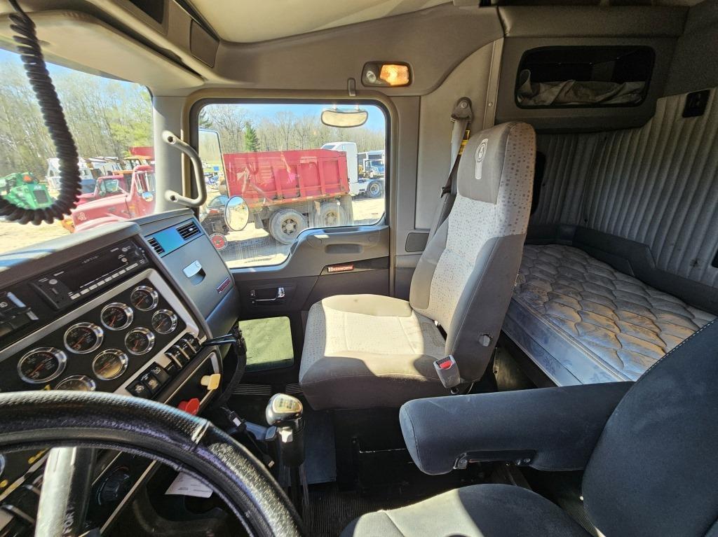 2014 Kenworth T800 Sleeper Truck