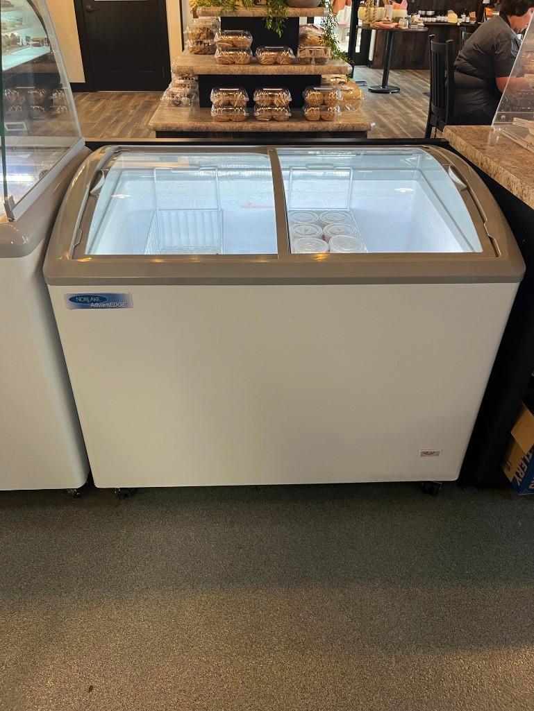 Master-Bilt Curved Lid Display Freezer - MSC-41AN