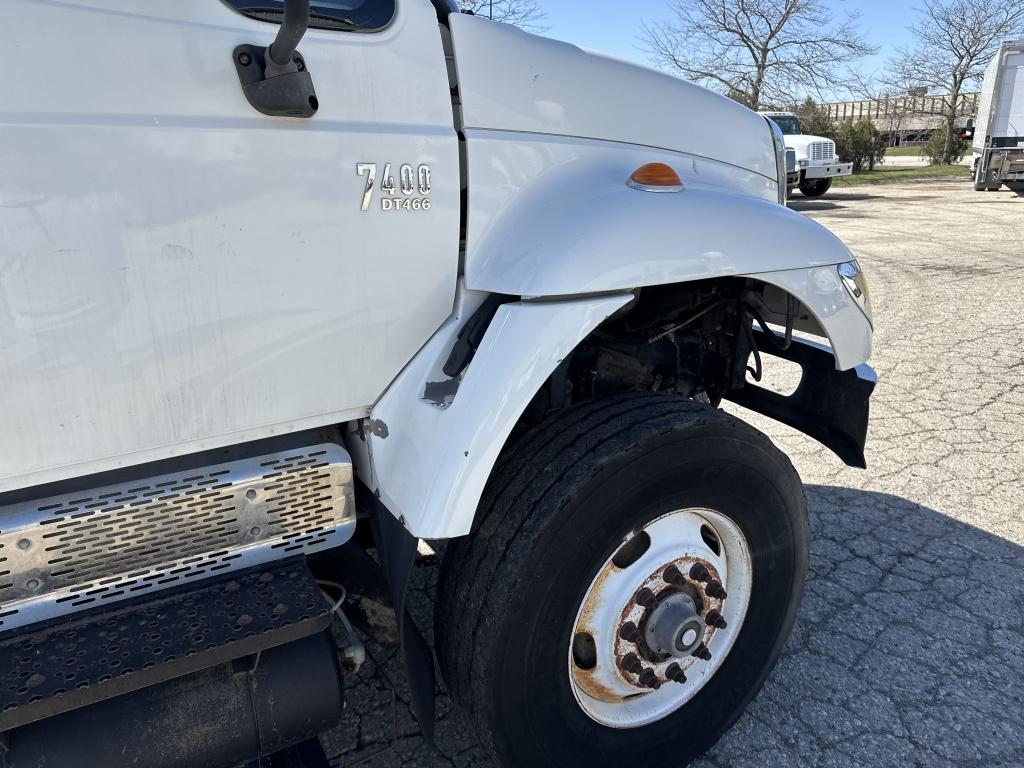 2005 International 7400 Straight Truck