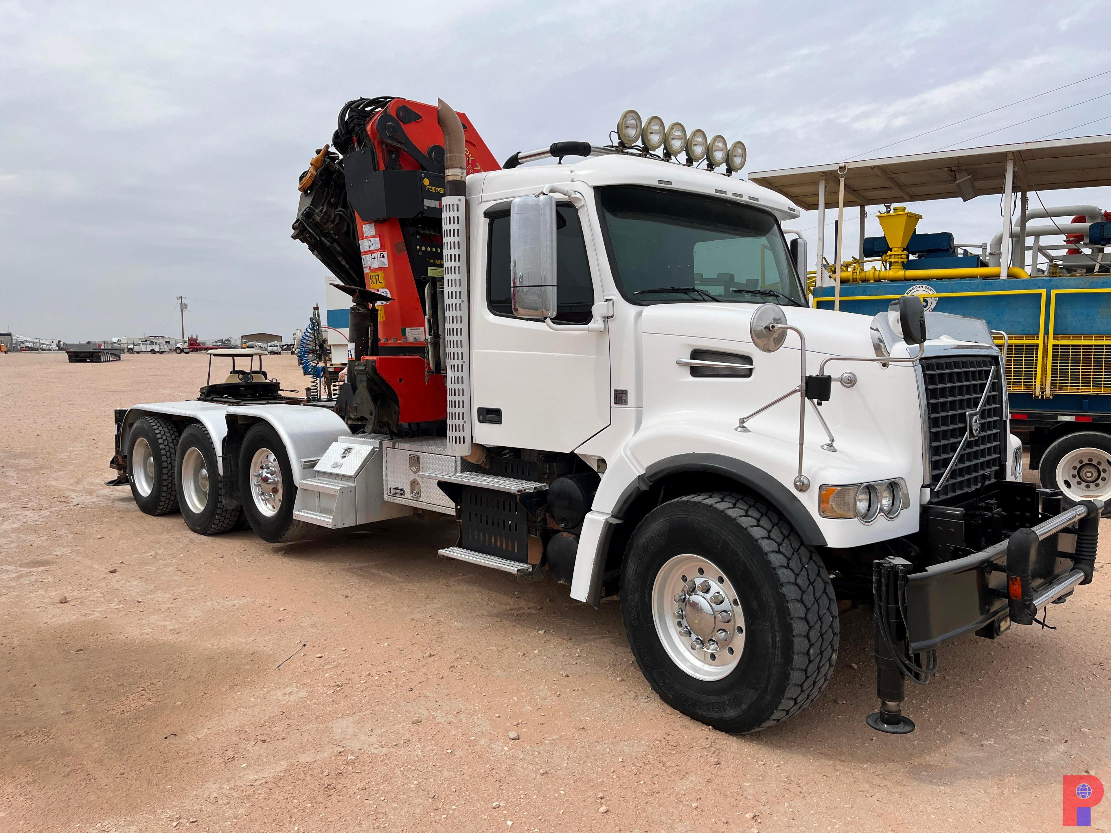 2009 VOLVO KNUCKLE BOOM CRANE TRUCK