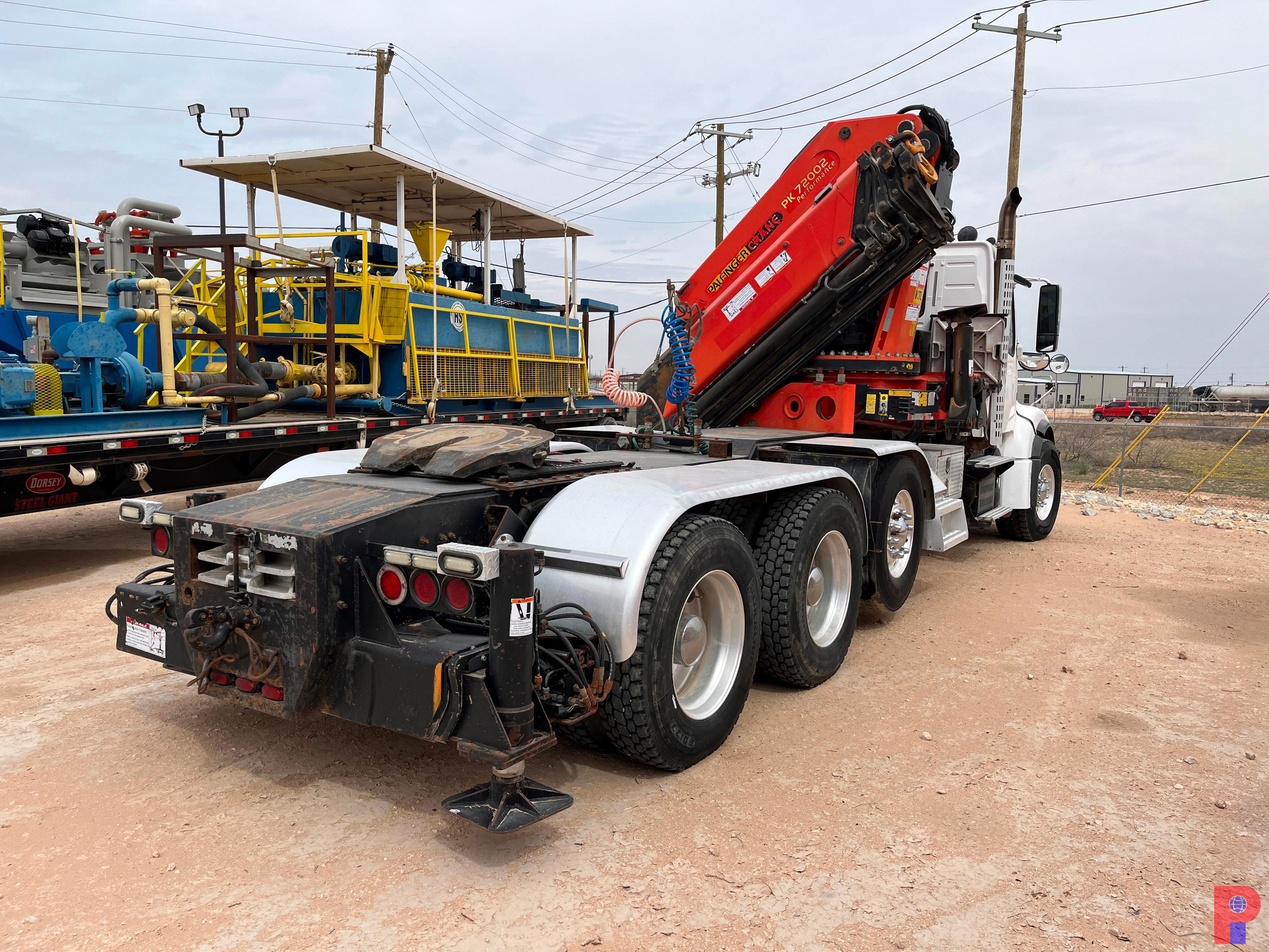 2009 VOLVO KNUCKLE BOOM CRANE TRUCK