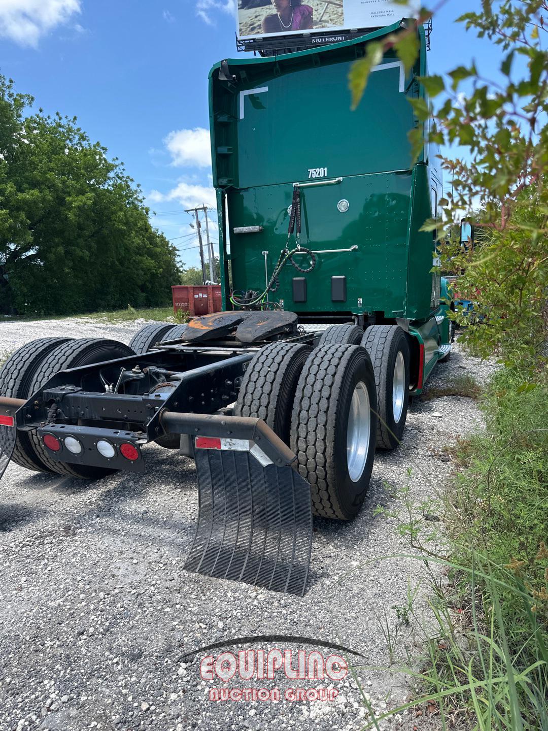 2017 KENWORTH T680 SLEEPER TRUCK