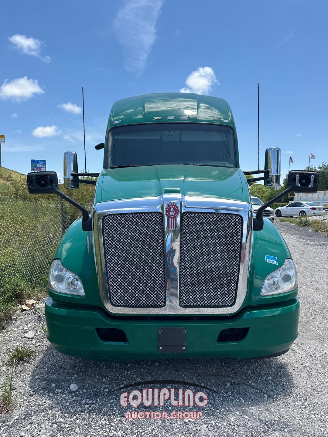 2017 KENWORTH T680 SLEEPER TRUCK