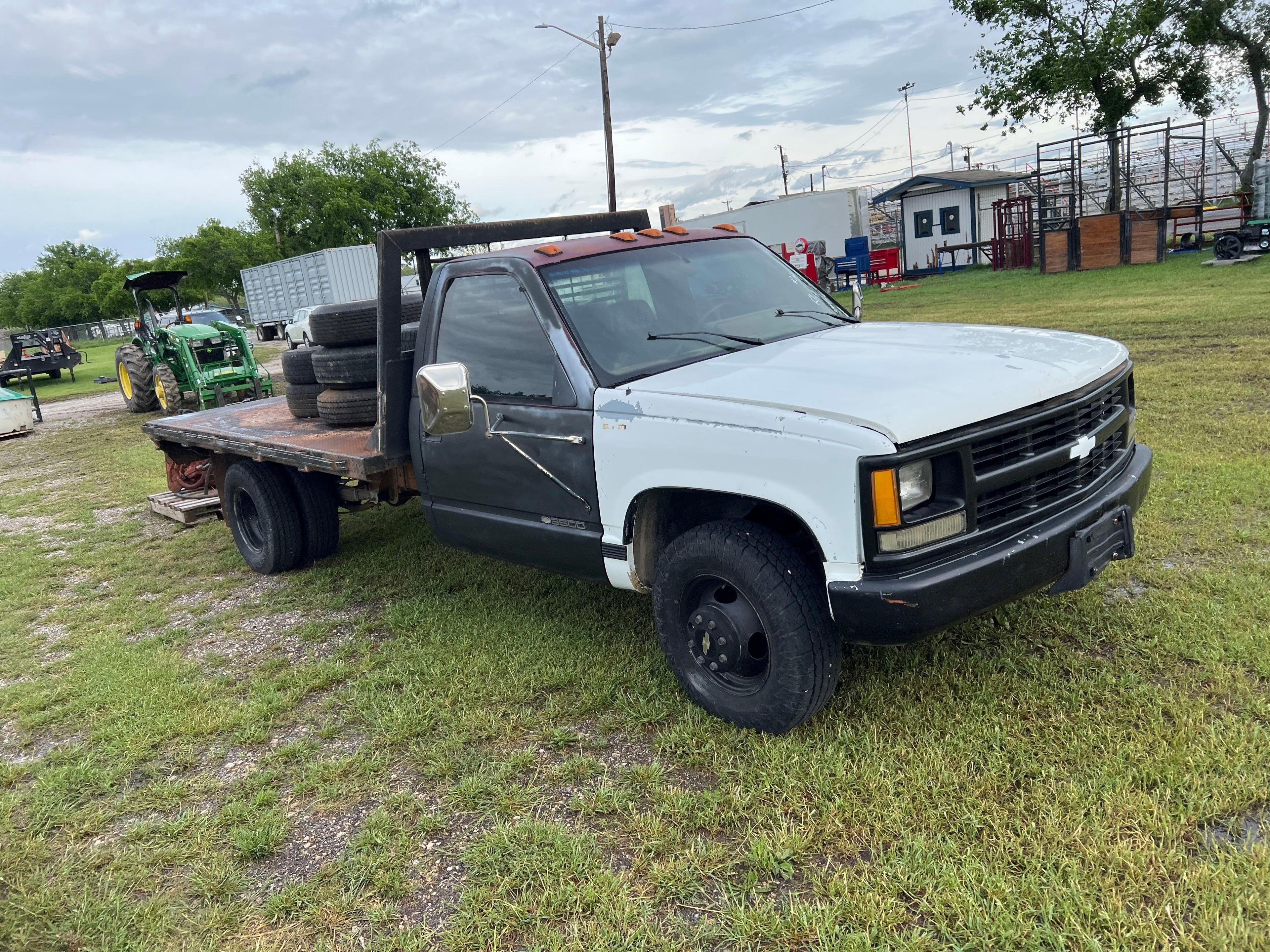 1994 Chevrolet 3500 Flatbed - Standard Transmission - 2 wd - 181,597 miles - Starts and Runs